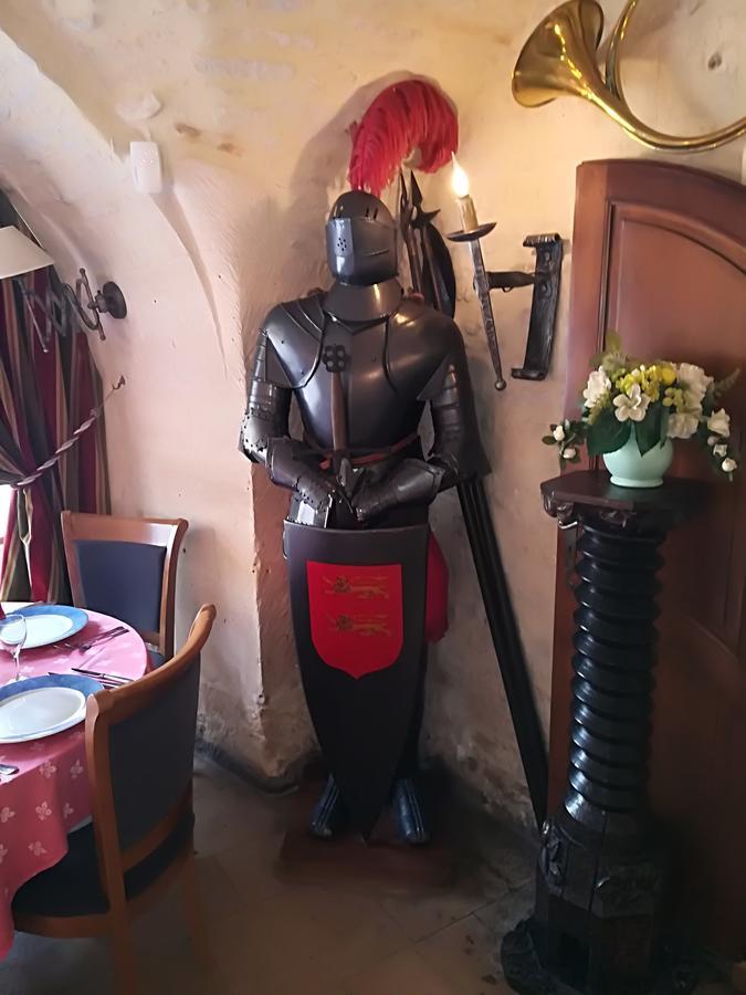 Hostellerie Saint Martin- Logis Hotel Et Restaurant Creully sur Seulles المظهر الخارجي الصورة