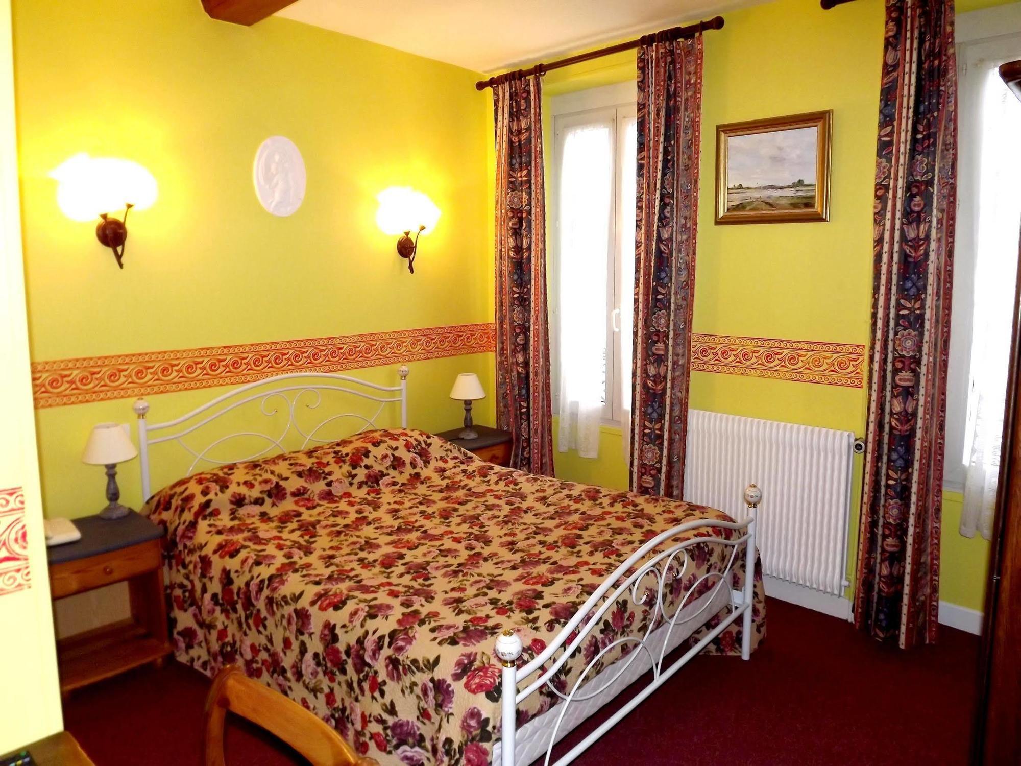 Hostellerie Saint Martin- Logis Hotel Et Restaurant Creully sur Seulles المظهر الخارجي الصورة